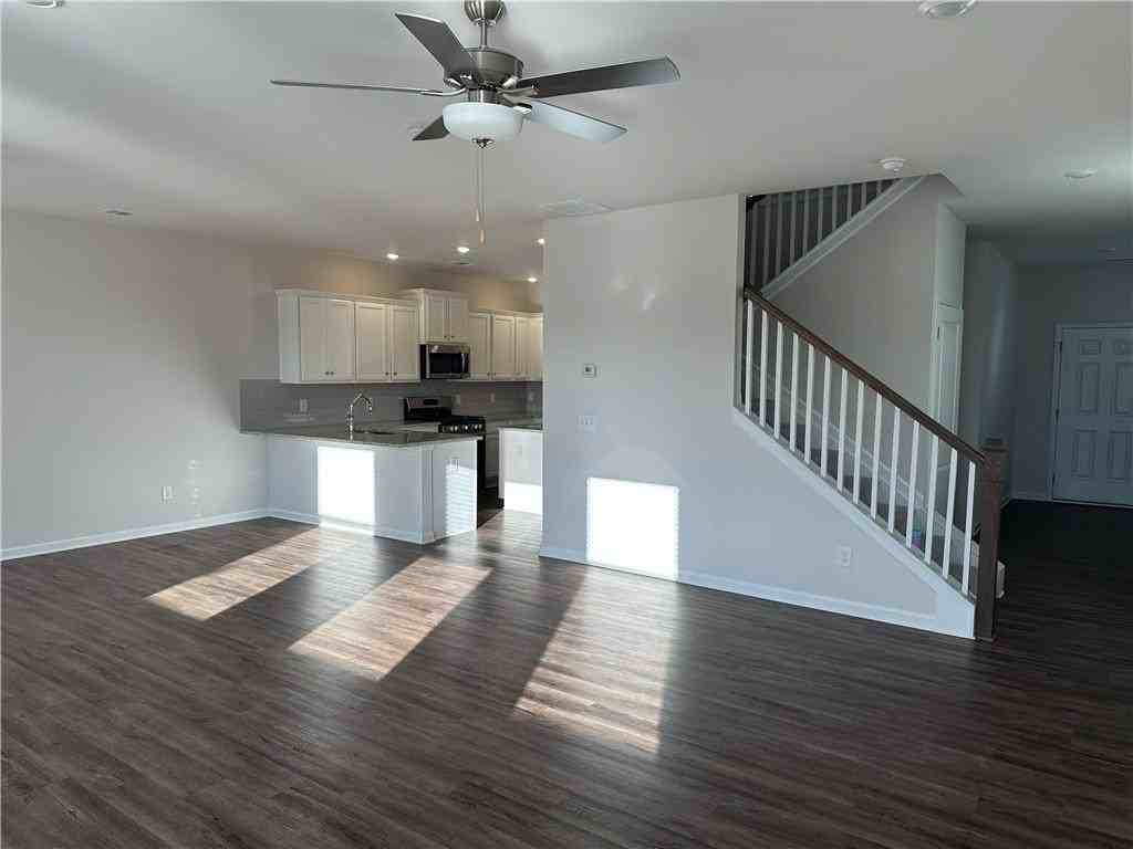 45 Pineview Dr - Photo 4 of 16
