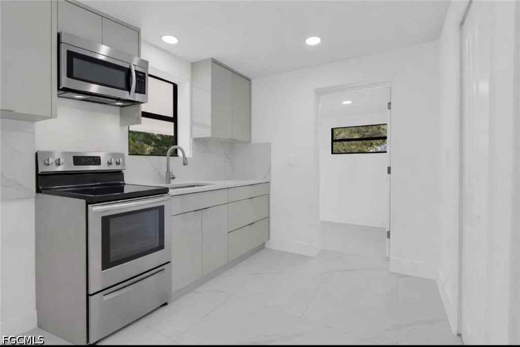 356 New York Dr - Photo 4 of 32