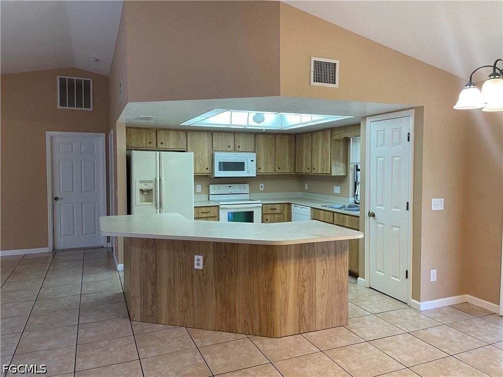 531 Sw 36th St - Photo 4 of 17