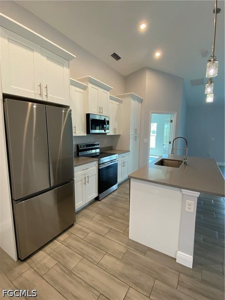 2215 Hogan Dr - Photo 3 of 16