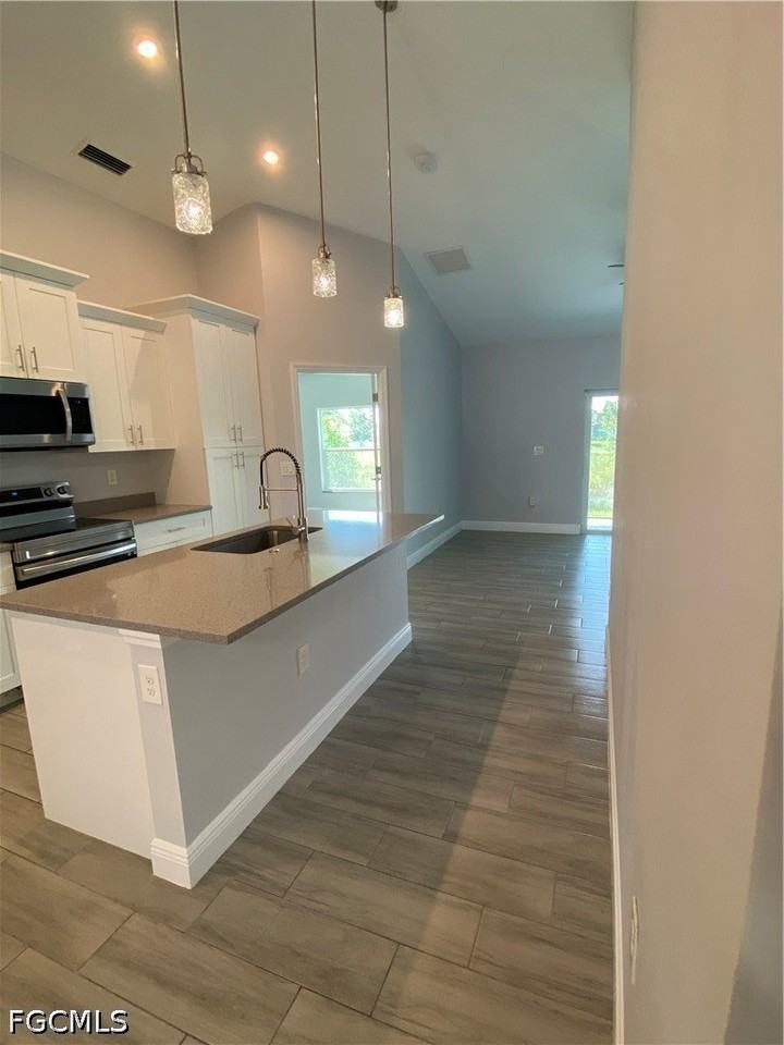 2215 Hogan Dr - Photo 4 of 16