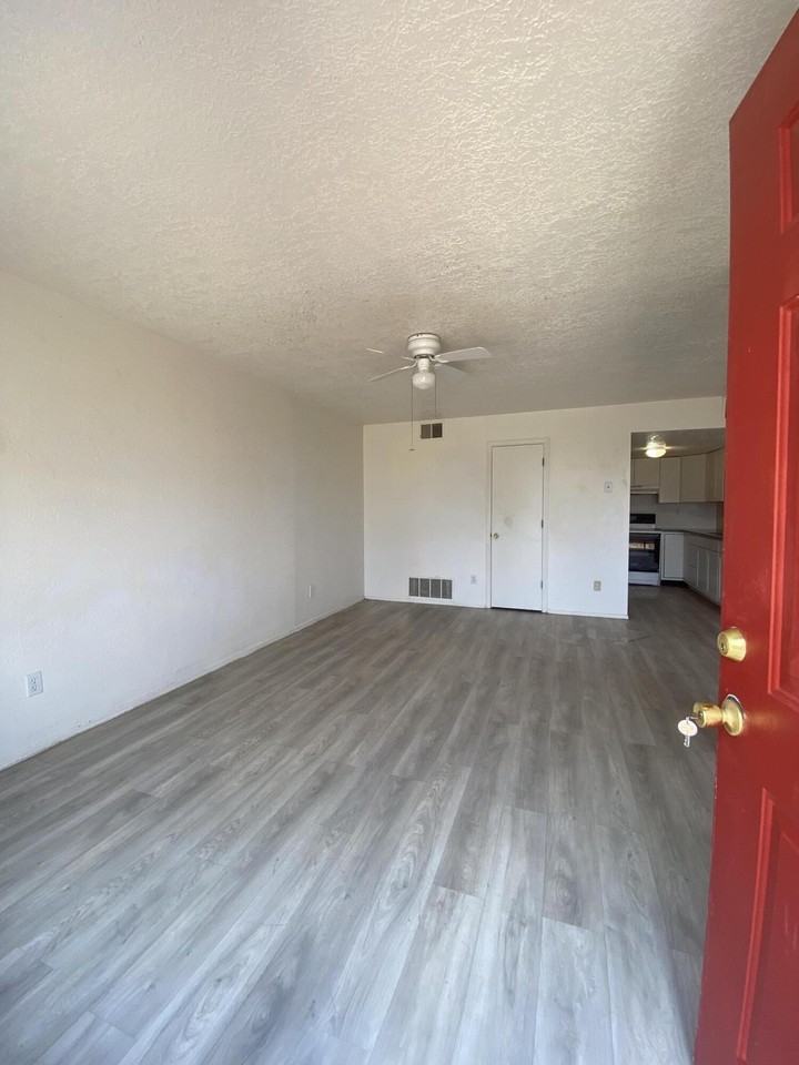 13 Homestead Dr #B2 - Photo 3 of 11