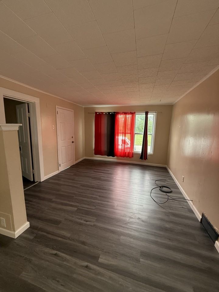 169 Landon St Lowr #1 - Photo 3 of 13