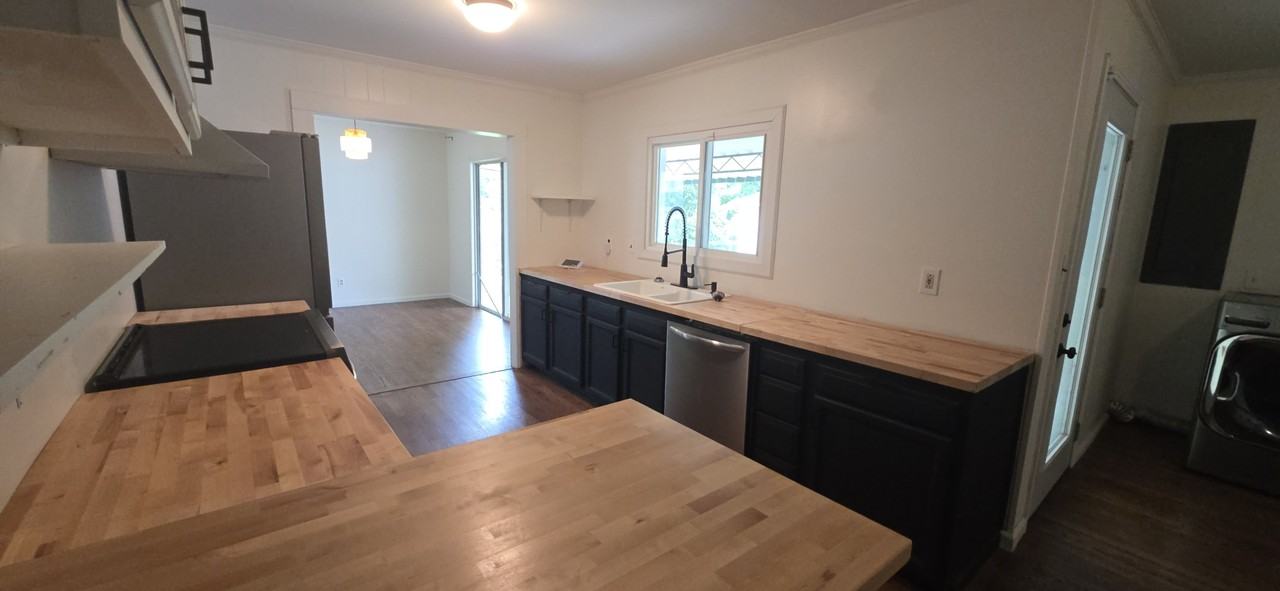 504 E Vine St #1 - Photo 3 of 16