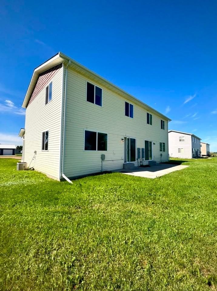 308 5th Ave W - Photo 2 of 11
