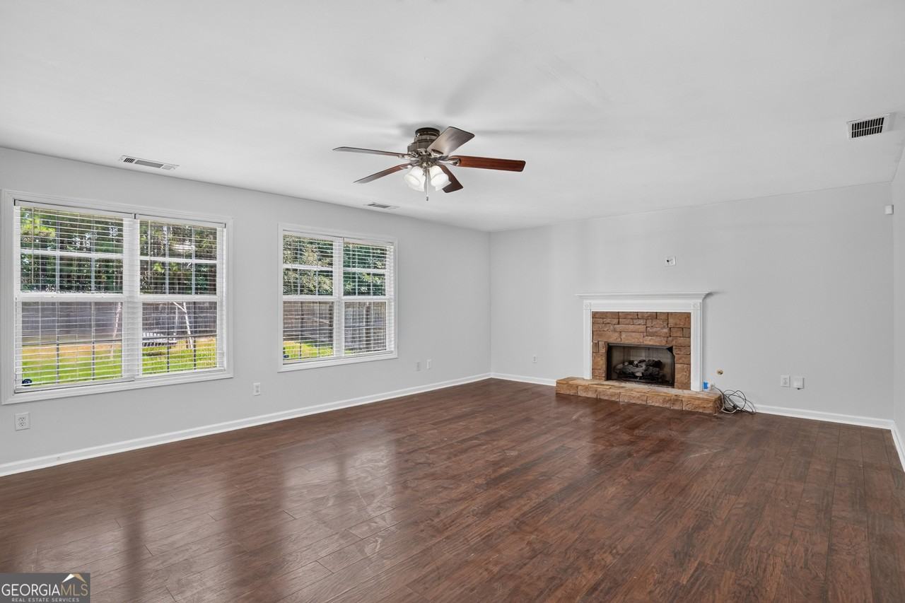325 Shadowbrooke Cir - Photo 4 of 34
