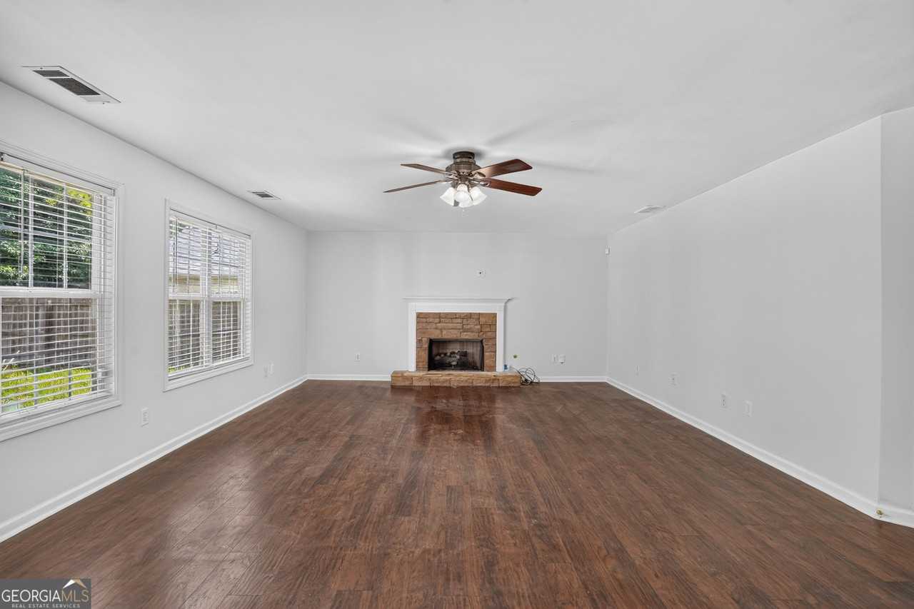 325 Shadowbrooke Cir - Photo 5 of 34