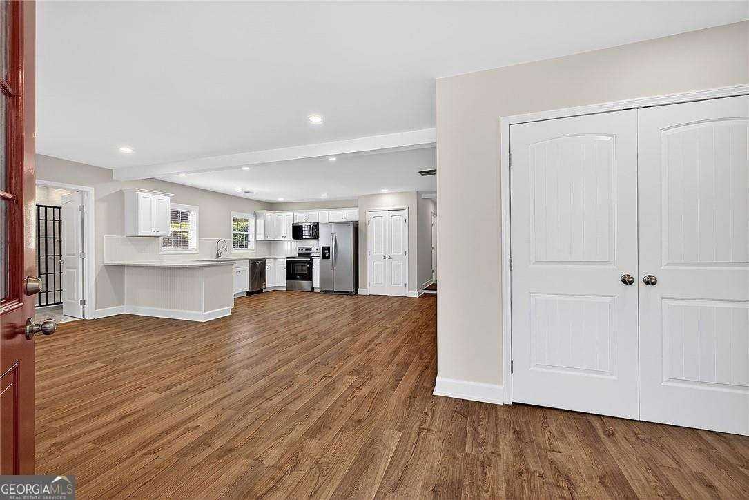 955 Columbia Dr - Photo 4 of 30