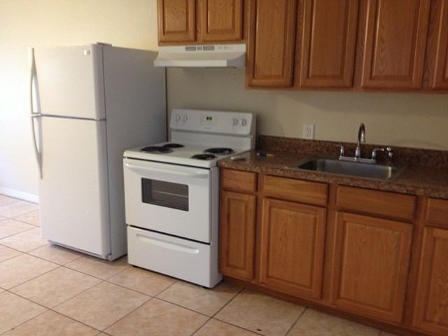 913 Brack St - Photo 2 of 3