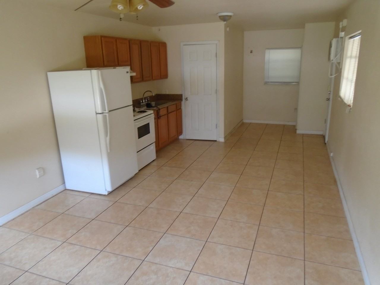 913 Brack St - Photo 3 of 3