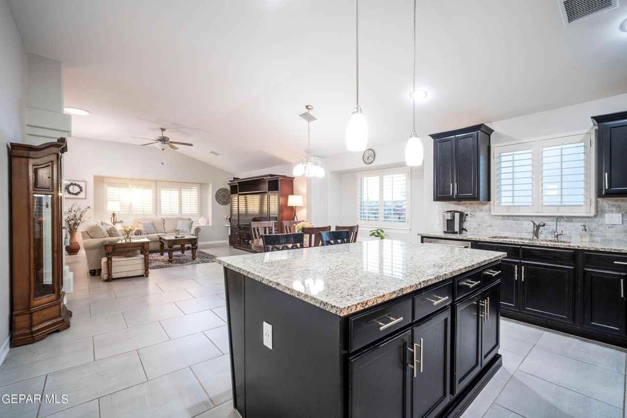 11364 Bullseye St - Photo 4 of 22