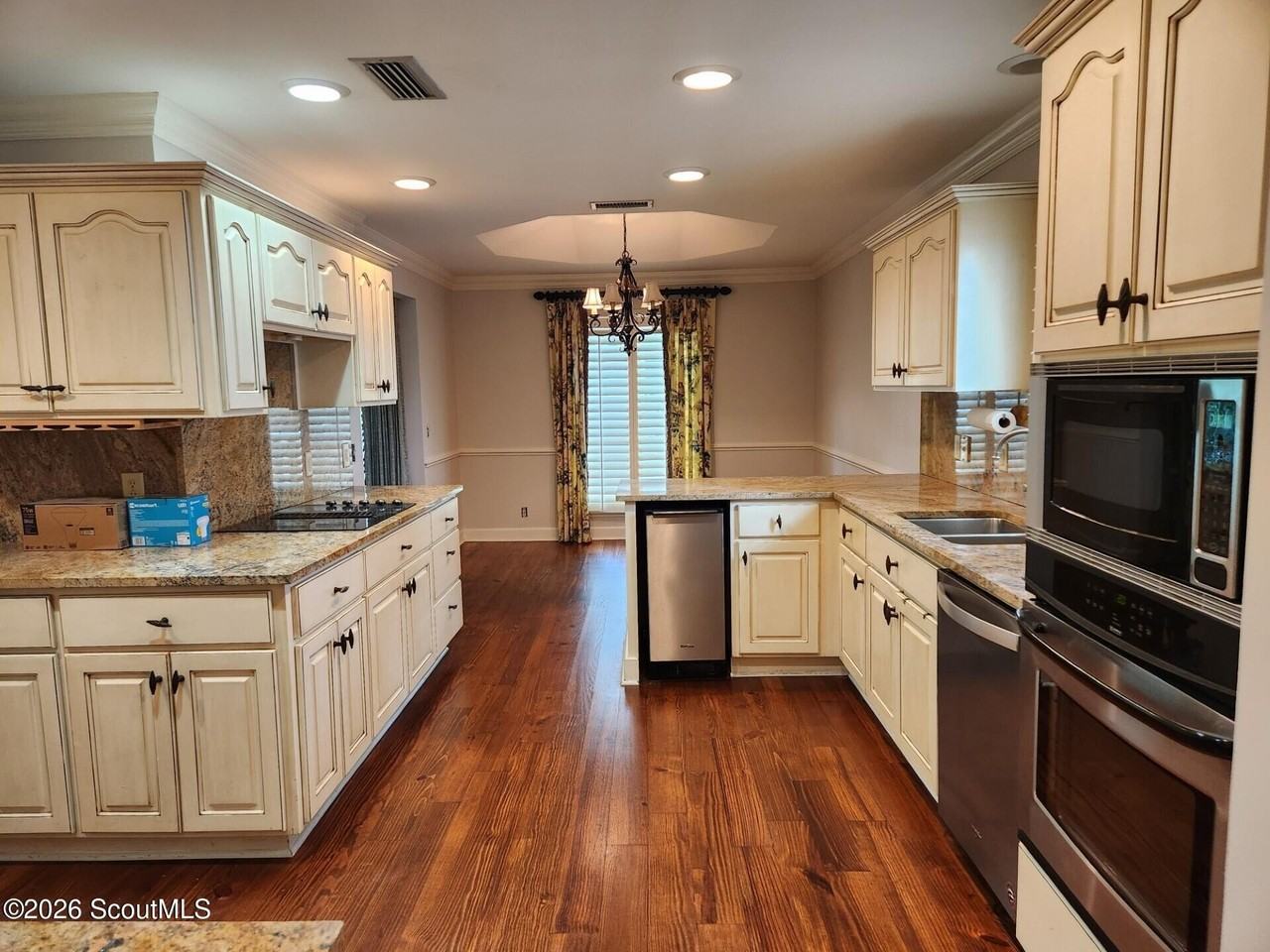 103 Mews Cir - Photo 7 of 21