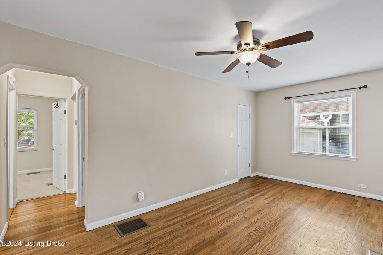 3810 Norbourne Blvd - Photo 4 of 46