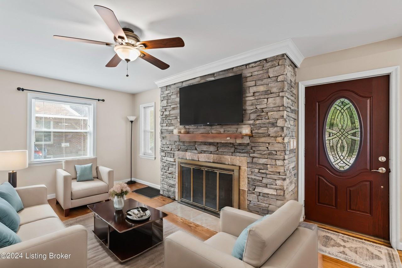 3810 Norbourne Blvd - Photo 5 of 46
