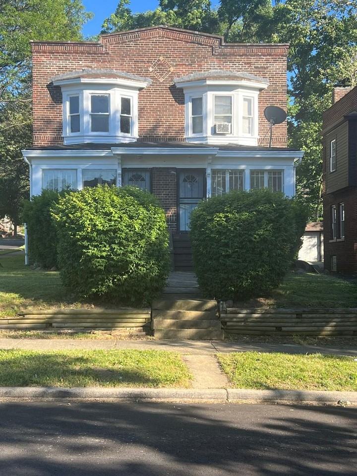 3244 Sycamore Rd - Photo 2 of 28