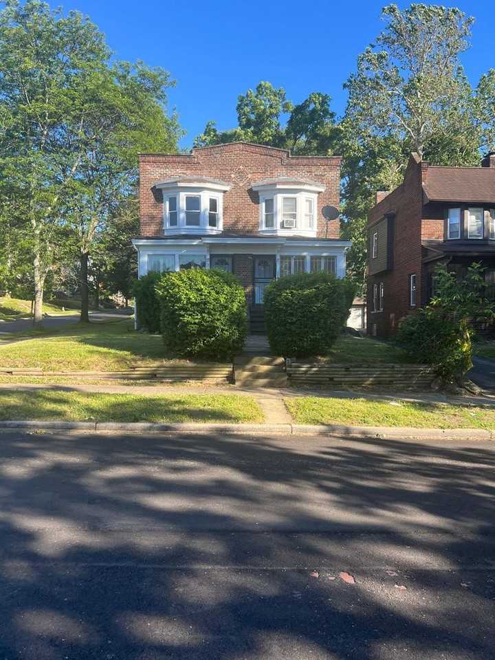 3244 Sycamore Rd - Photo 3 of 28
