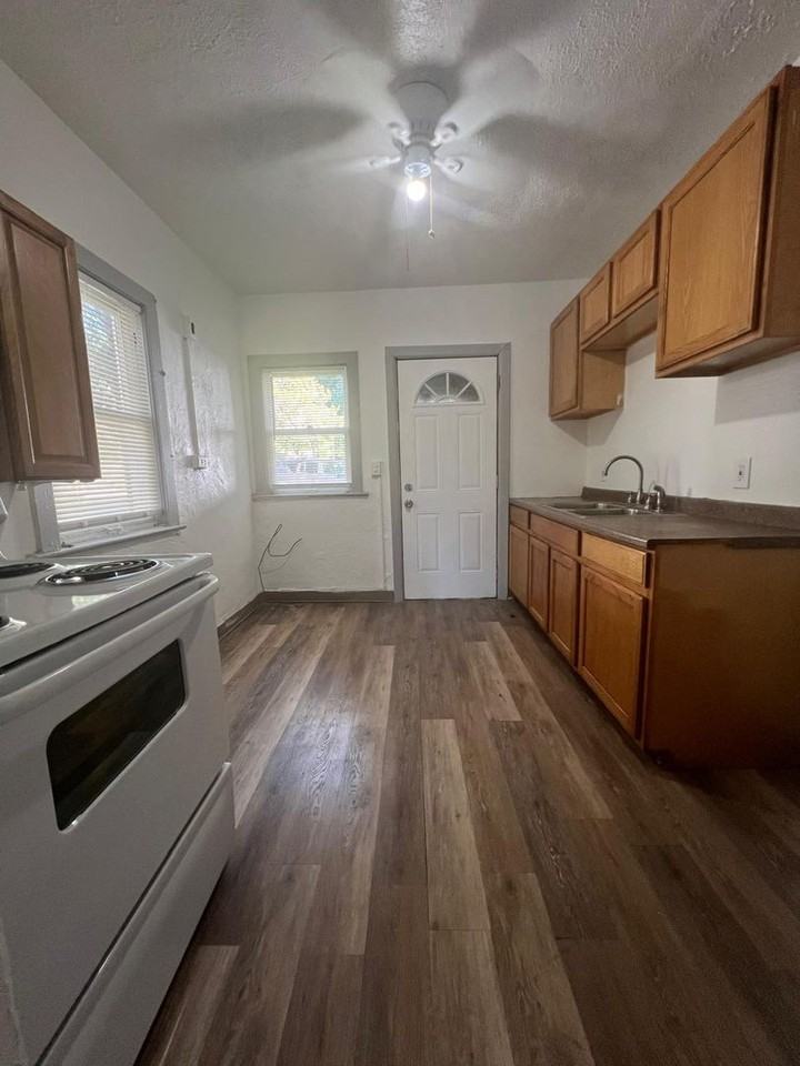 3244 Sycamore Rd - Photo 6 of 28