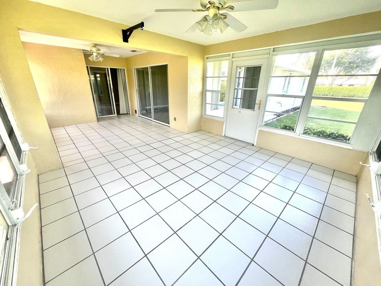 1385 Illinois Dr - Photo 2 of 12