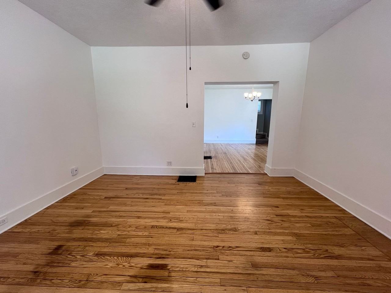 724 Fairview Ave Ne - Photo 4 of 22