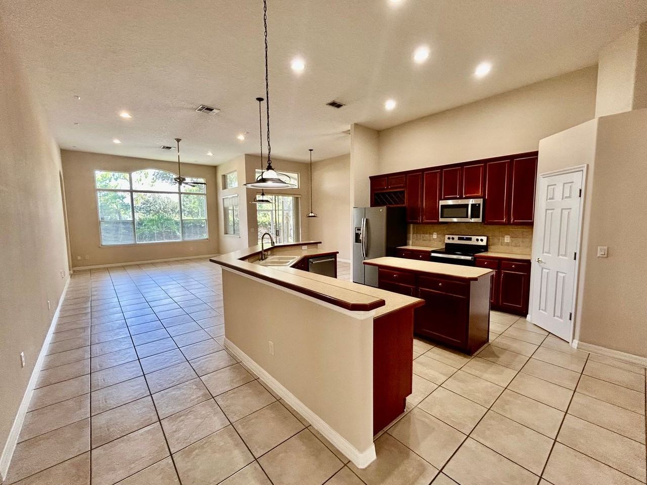 10463 Stone Glen Dr - Photo 3 of 17