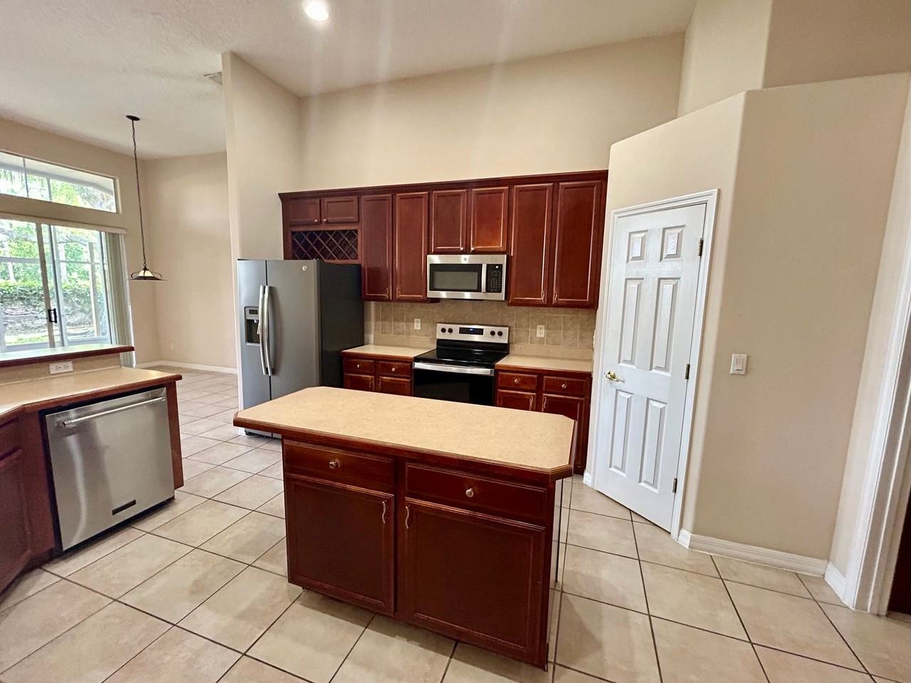 10463 Stone Glen Dr - Photo 5 of 17
