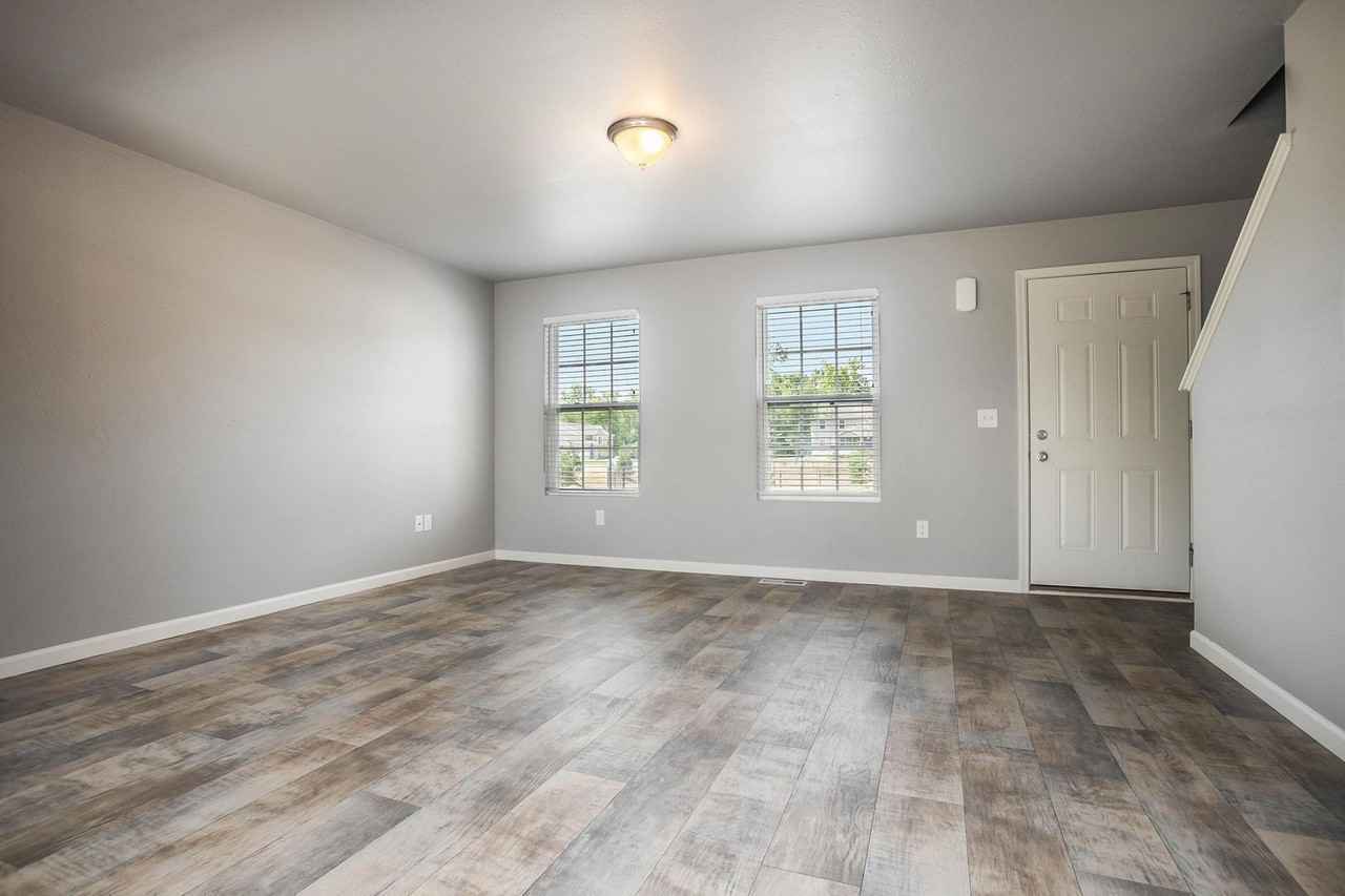 5643 Claremount St - Photo 7 of 24