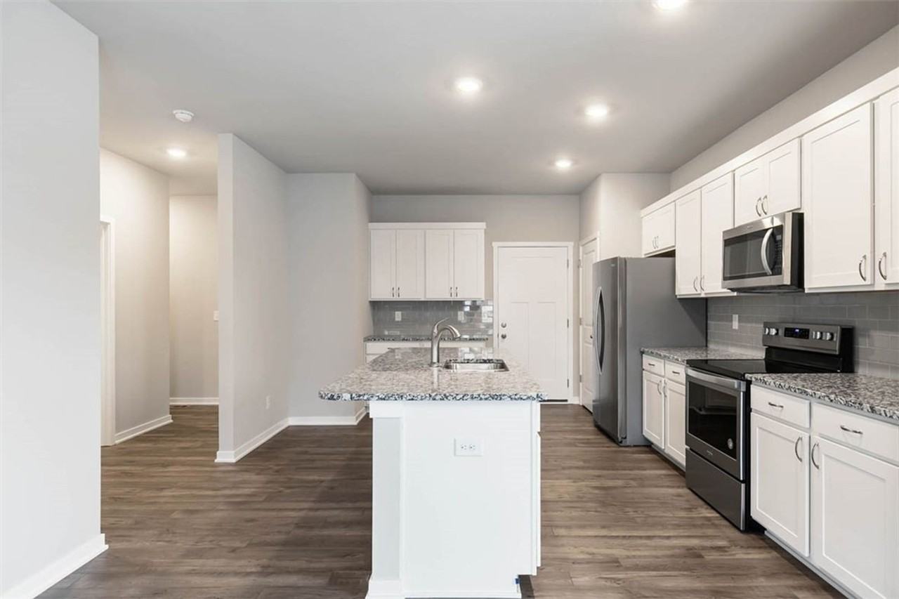 2408 Sw Plaza Pkwy - Photo 3 of 11