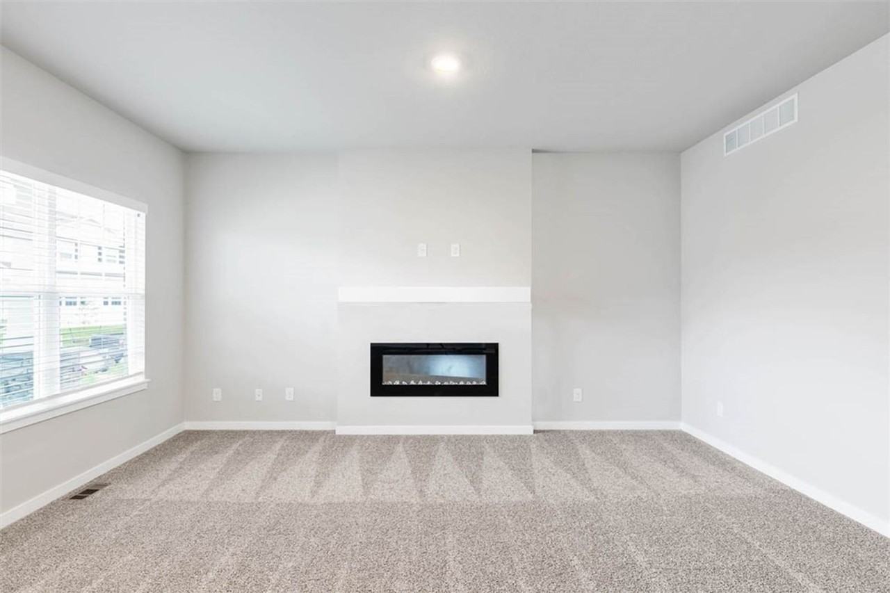 2408 Sw Plaza Pkwy - Photo 7 of 11