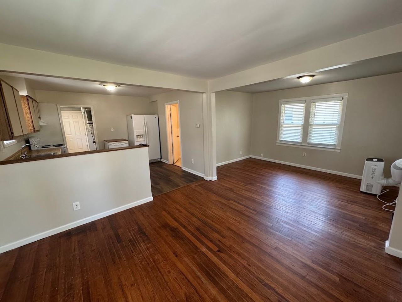 3204 Mcdowell St - Photo 4 of 11