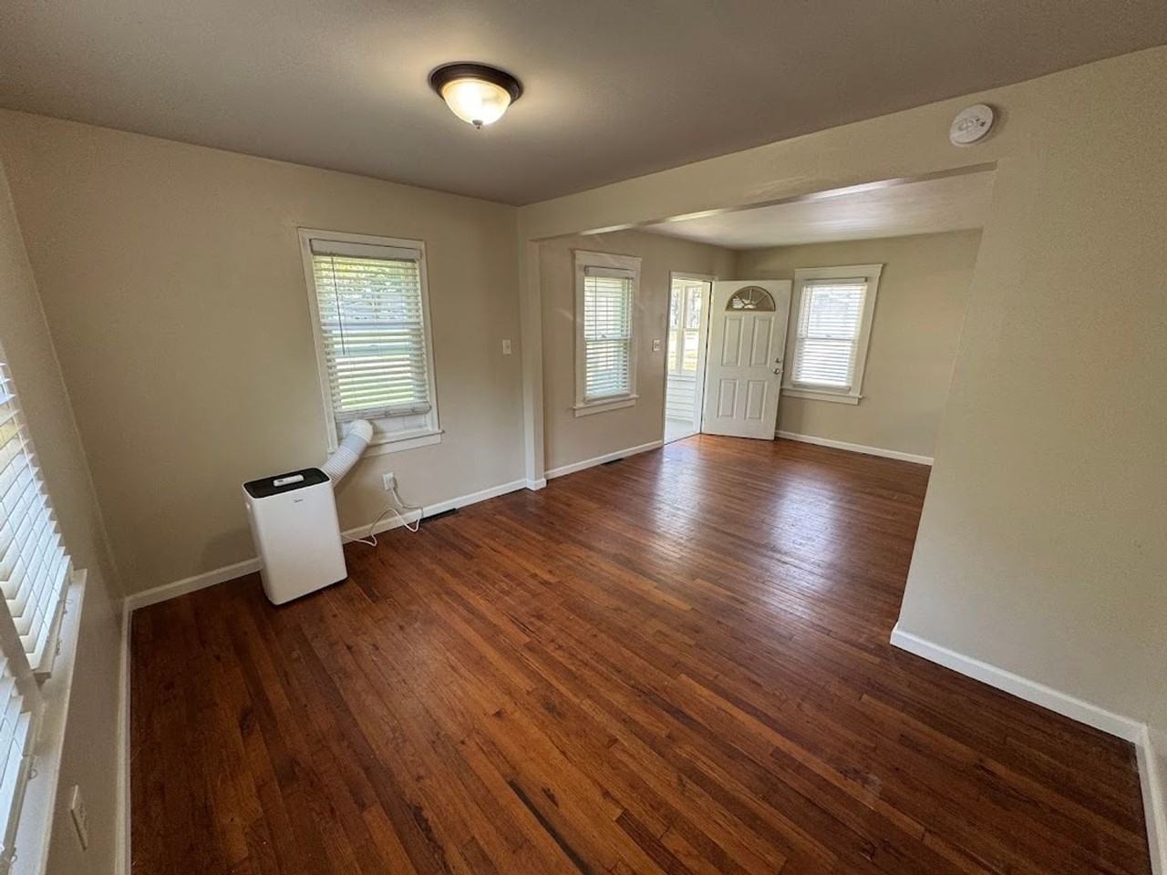 3204 Mcdowell St - Photo 5 of 11