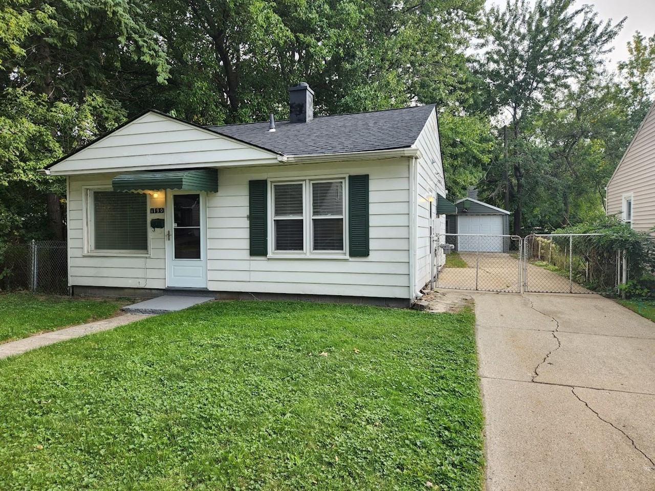 1790 Ardmore Dr - Photo 2 of 11