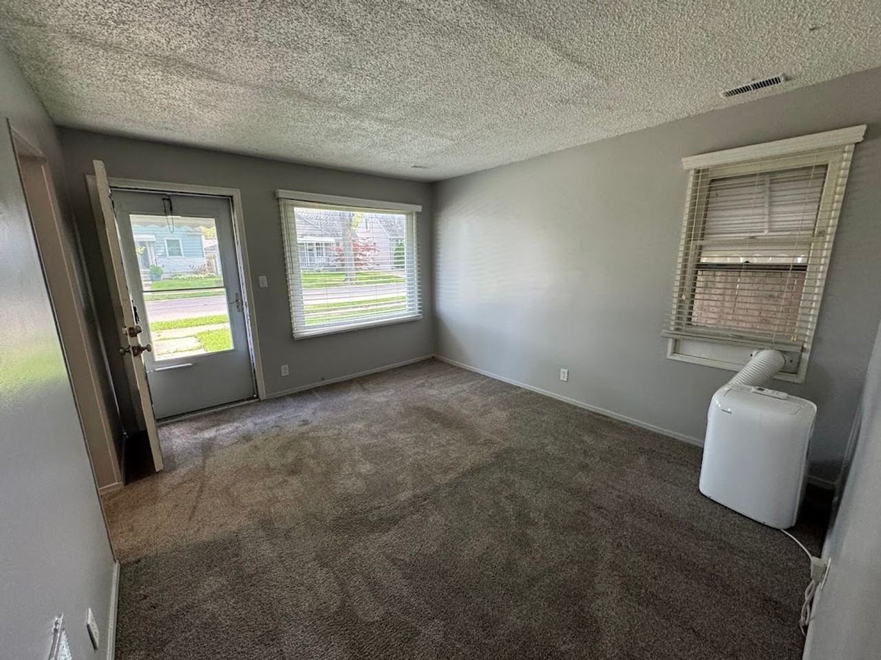 1790 Ardmore Dr - Photo 4 of 11