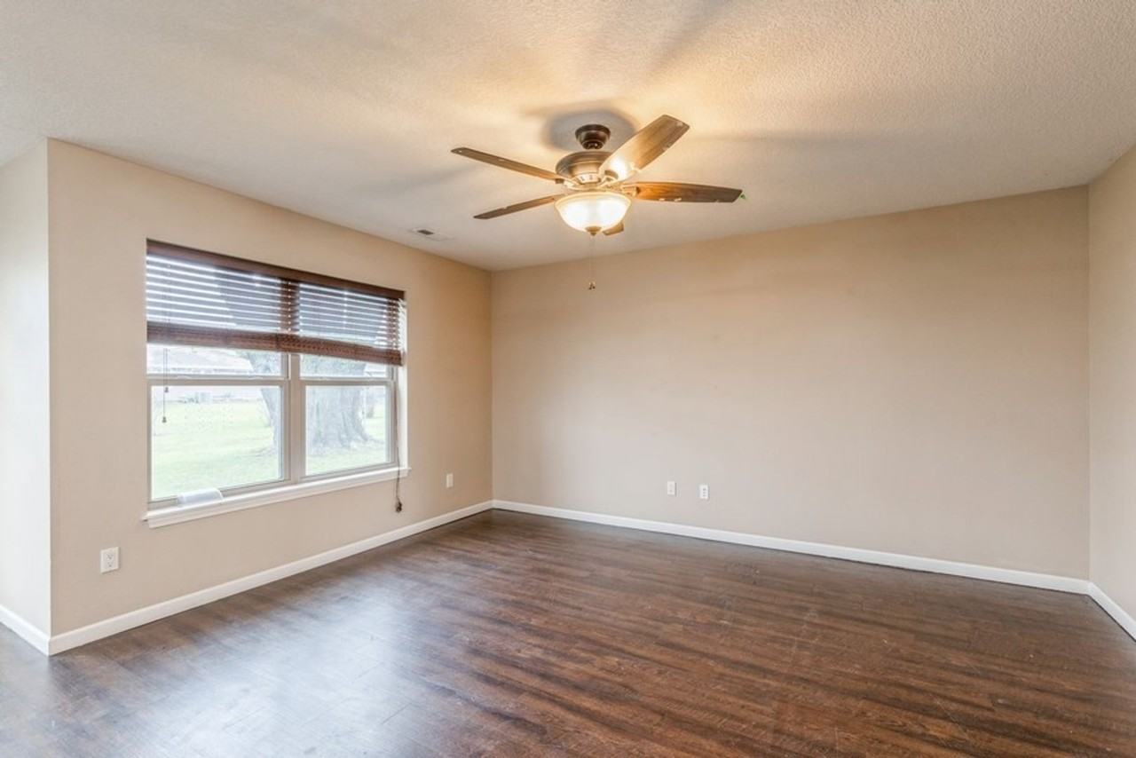 320 E 5th St - Photo 4 of 16