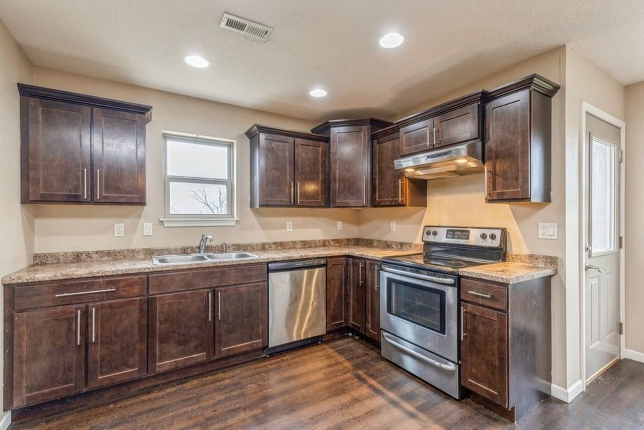 320 E 5th St - Photo 6 of 16