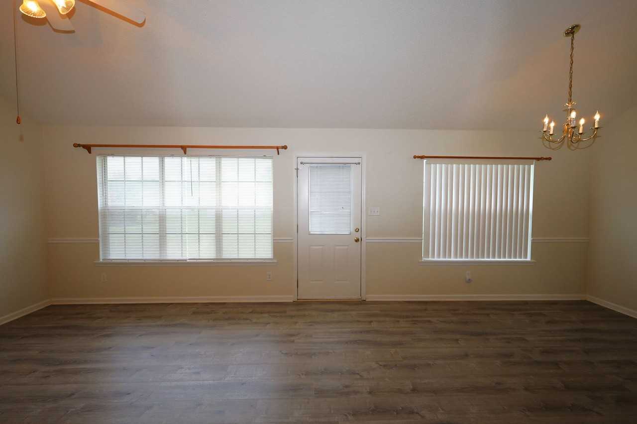 4200 Shadowwood Dr - Photo 3 of 13