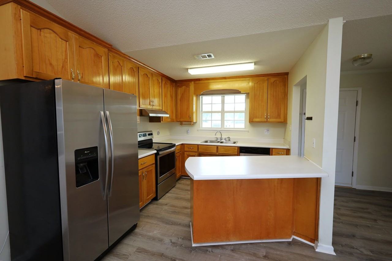 4200 Shadowwood Dr - Photo 4 of 13