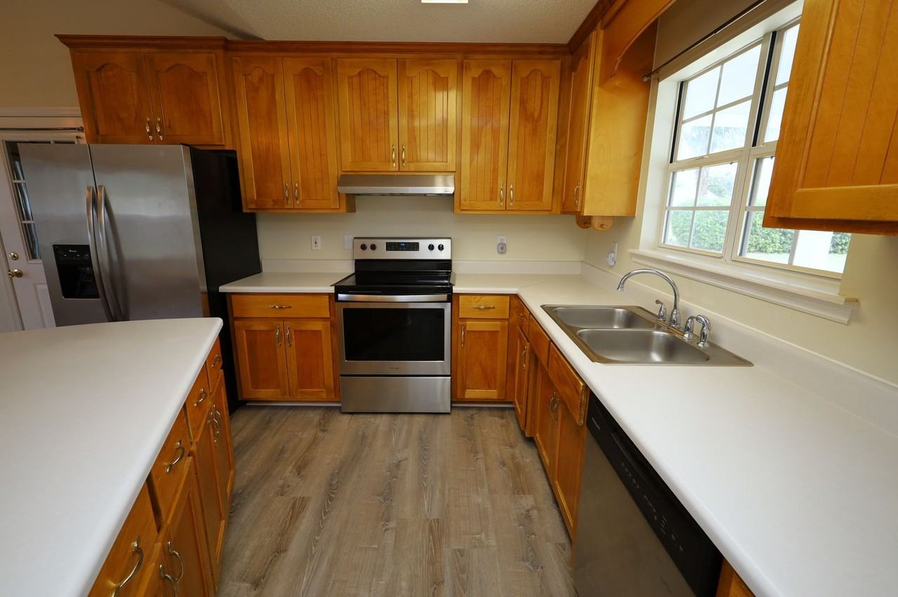 4200 Shadowwood Dr - Photo 5 of 13