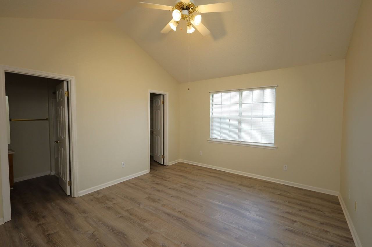 4200 Shadowwood Dr - Photo 6 of 13