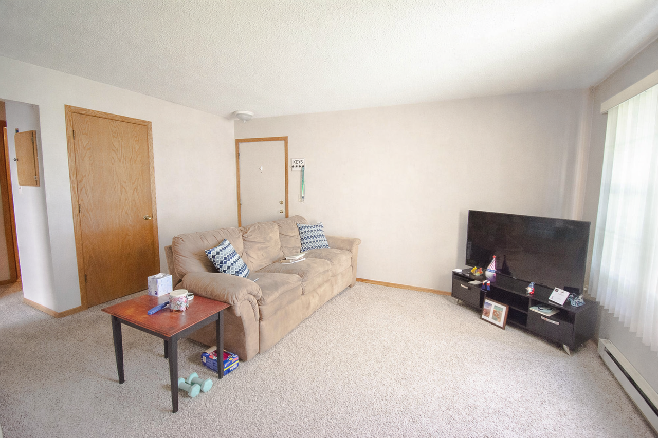 2315 30th Ave Nw - Photo 2 of 12