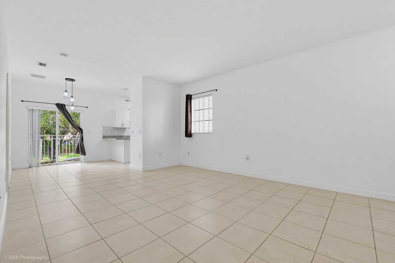 2630 Ne 3rd Dr - Photo 6 of 14