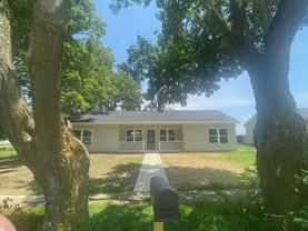 304 S Elm St - Photo 1 of 1