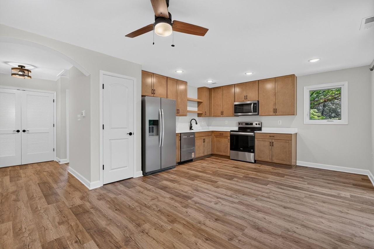 501 501 Roman Way #202 - Photo 5 of 26