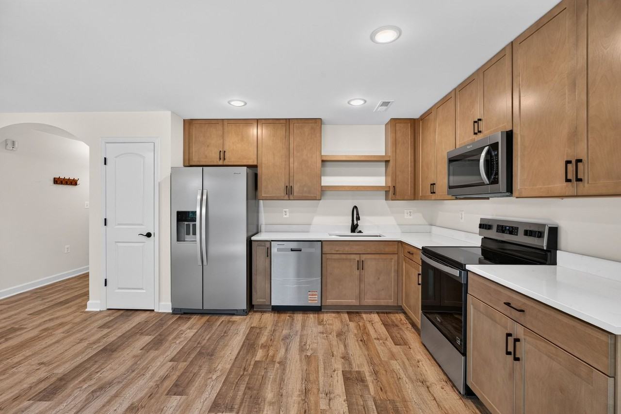 501 501 Roman Way #202 - Photo 6 of 26