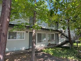 OlMe02~ 1630 Ferry St. ~ Campus Chateau North - Photo 1 of 1