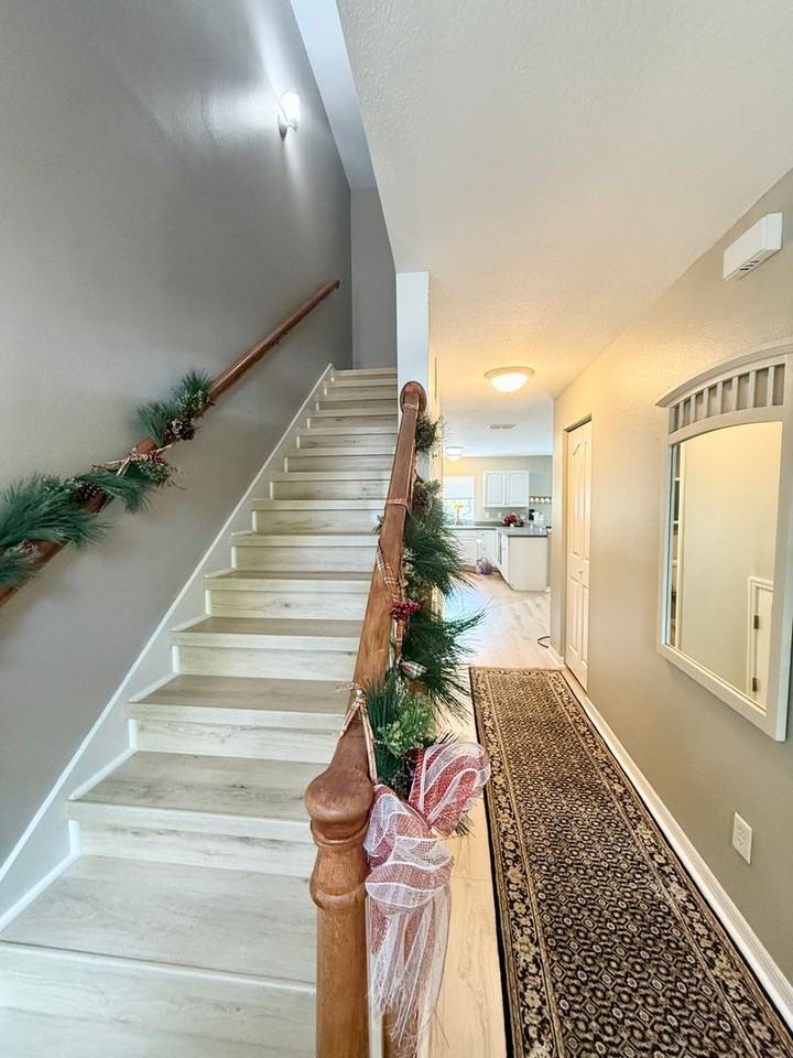 102 N Lady Mary Dr - Photo 3 of 32