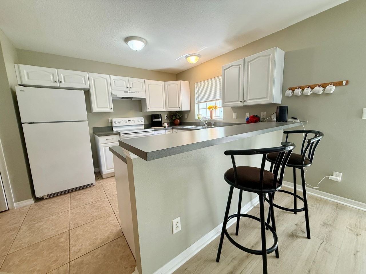 102 N Lady Mary Dr - Photo 5 of 32