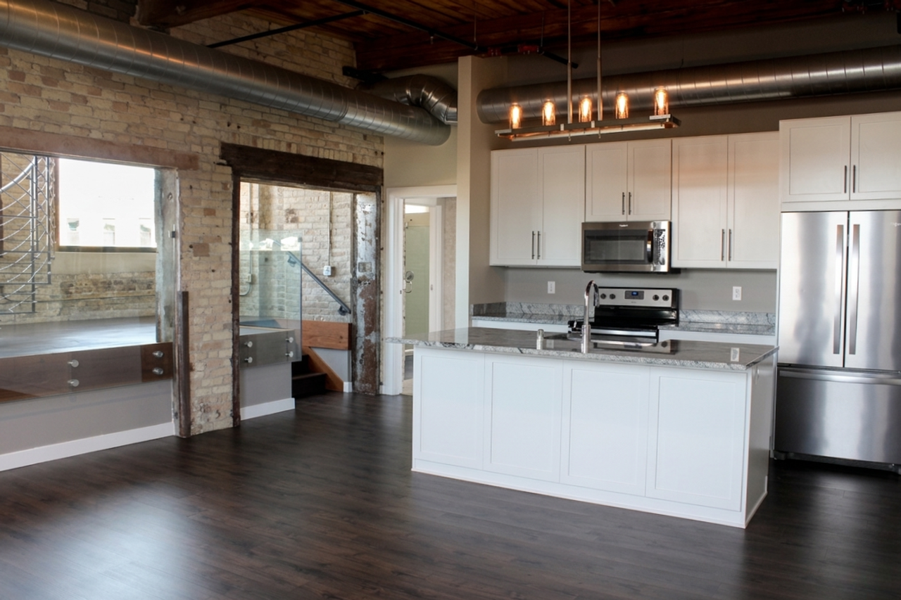 Finishing House - Photo 2 of 17