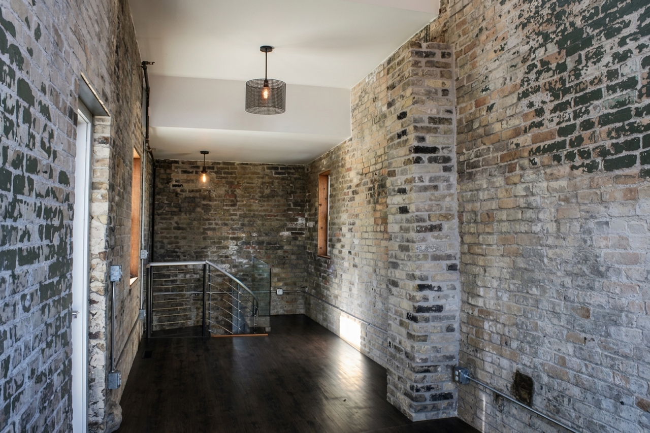 Finishing House - Photo 6 of 17