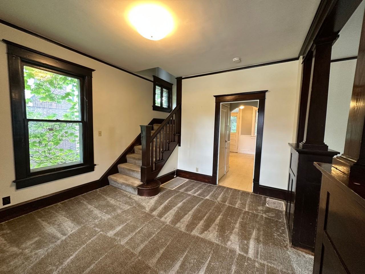 305 Phoenix Ave - Photo 2 of 14