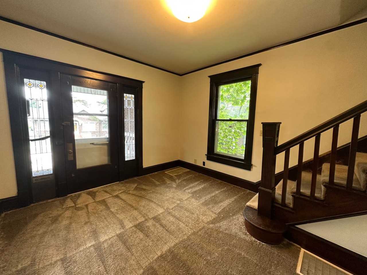 305 Phoenix Ave - Photo 3 of 14